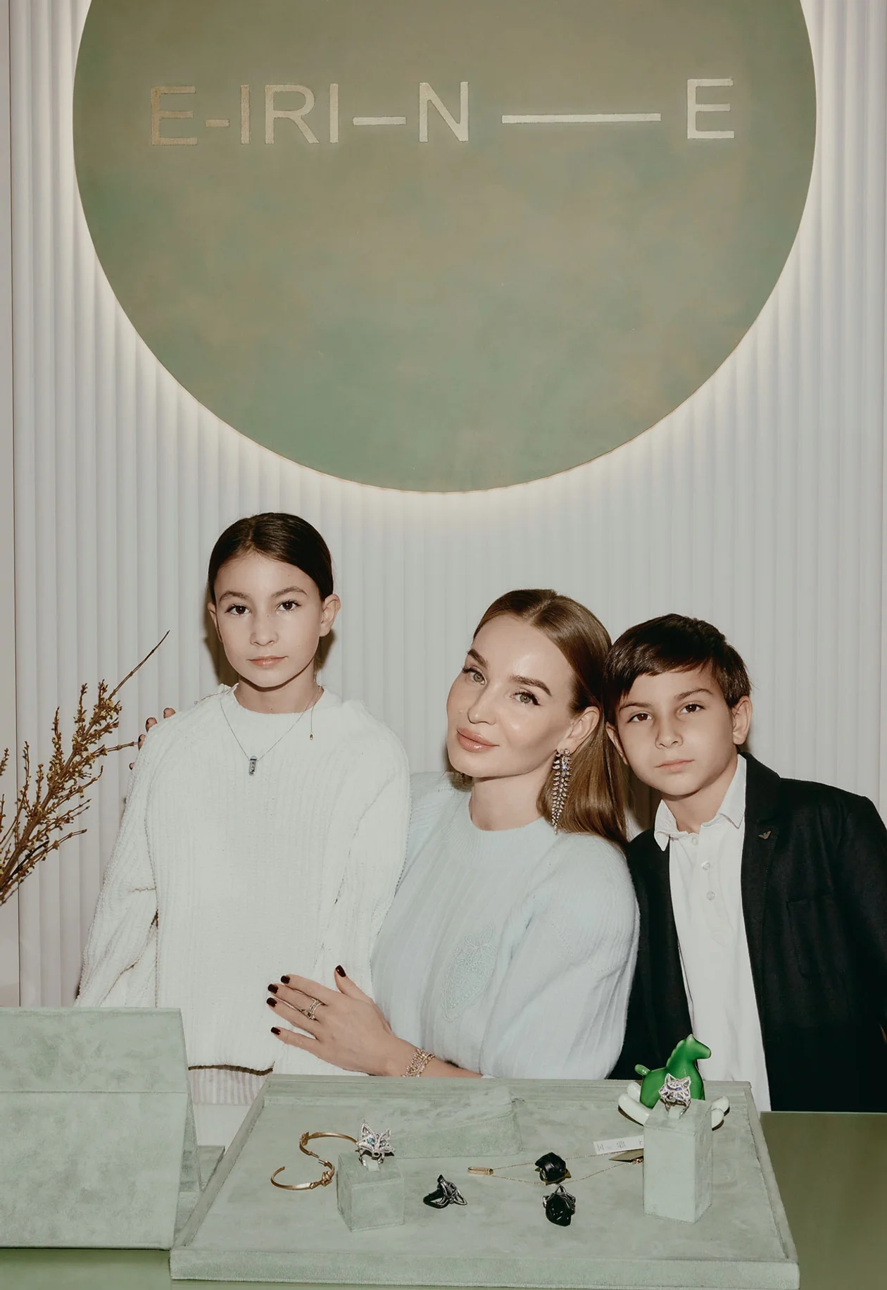 джемпер, IL GUFO. На Дмитрии: пиджак и поло, EMPORIO ARMANI KIDS. Все WISTERIA