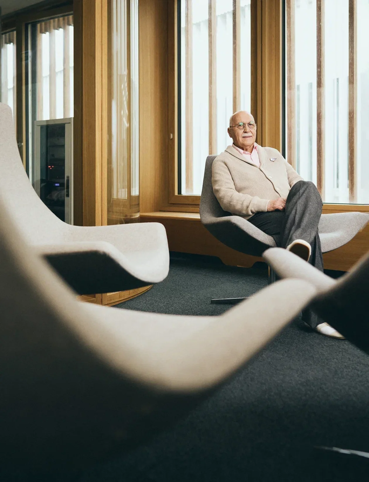 &#x41d;&#x430; &#x412;&#x430;&#x43b;&#x435;&#x440;&#x438;&#x438;: &#x43a;&#x430;&#x440;&#x434;&#x438;&#x433;&#x430;&#x43d;, Brunello Cucinelli, &#x440;&#x443;&#x431;&#x430;&#x448;&#x43a;&#x430;, Valentino, &#x431;&#x440;&#x44e;&#x43a;&#x438;, Dolce&#xa0;&amp; Gabbana, &#x432;&#x441;&#x435;&#xa0;&#x426;&#x423;&#x41c;; &#x43e;&#x447;&#x43a;&#x438;, Matsuda, SEEN.