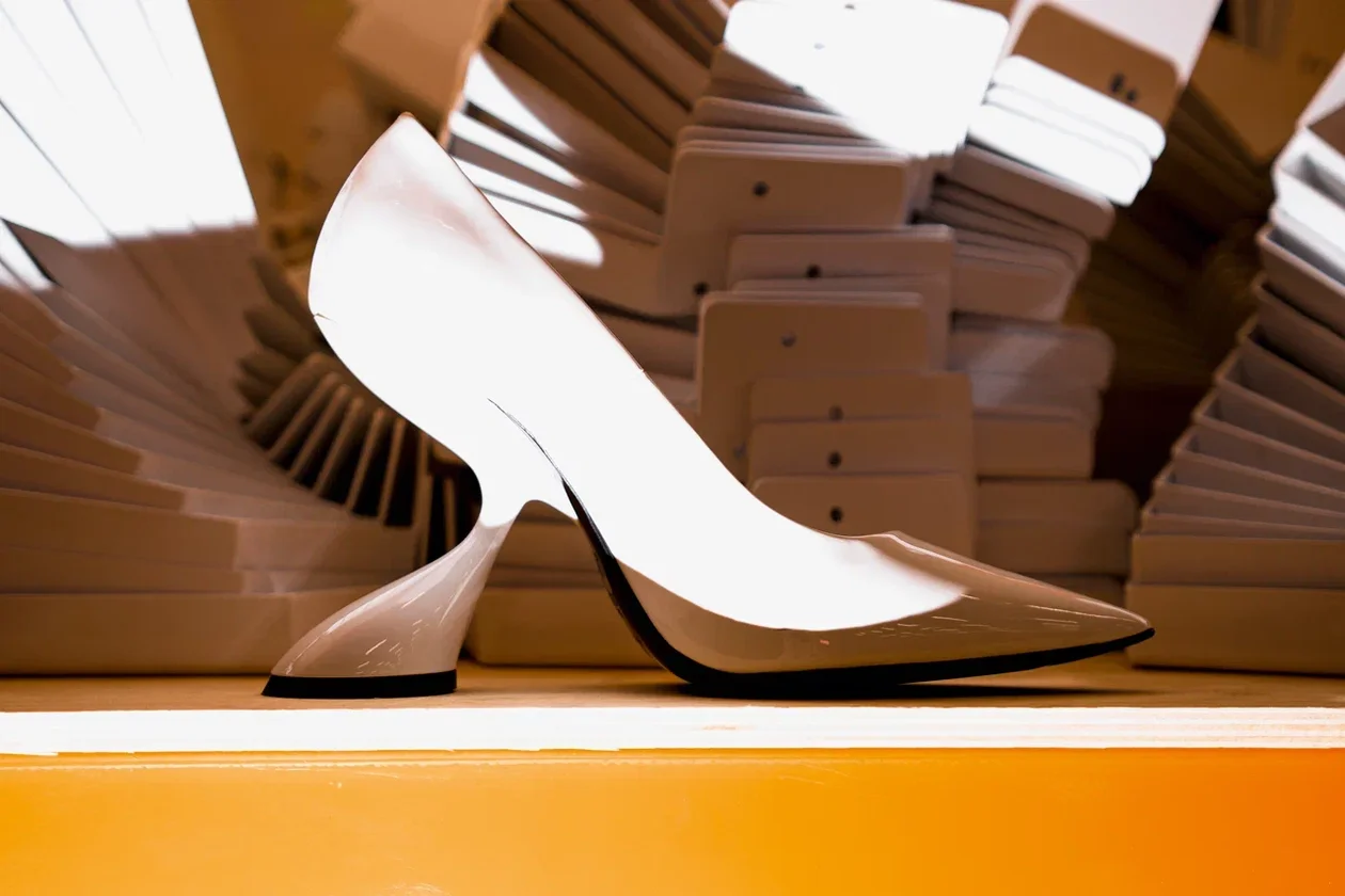 Где: производство высокотехнологичного оборудования «САГА Технологии». Туфли, Lubello Firenze, Fashion Rebels