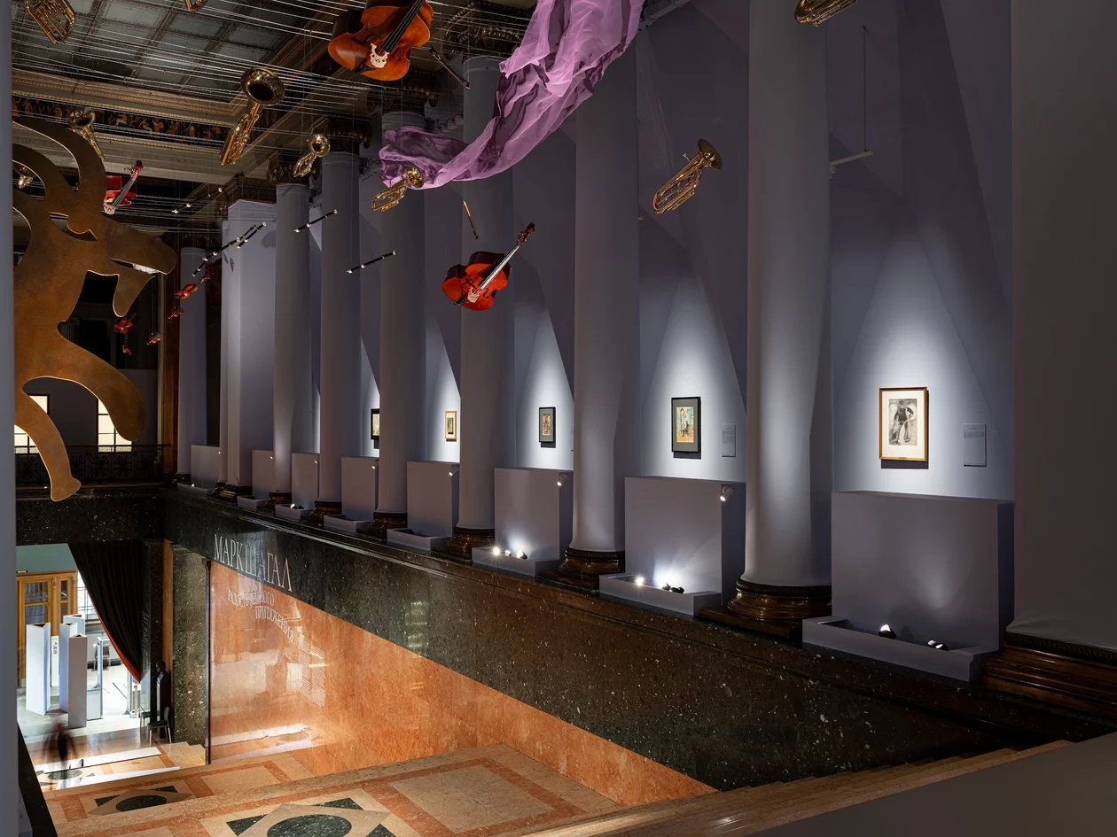 Экспозиция выставки «Марк Шагал. Радость земного притяжения»