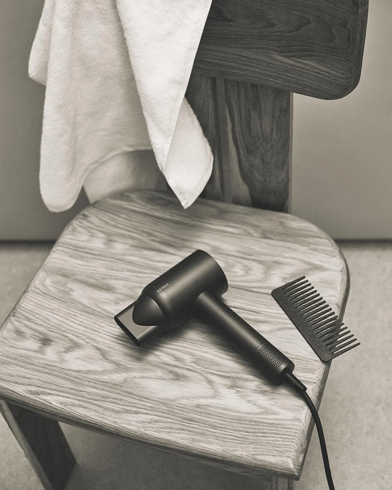 Фен-стайлер Model S Sensor V.2 NFC, Remez; стул ZIMA, Uclad