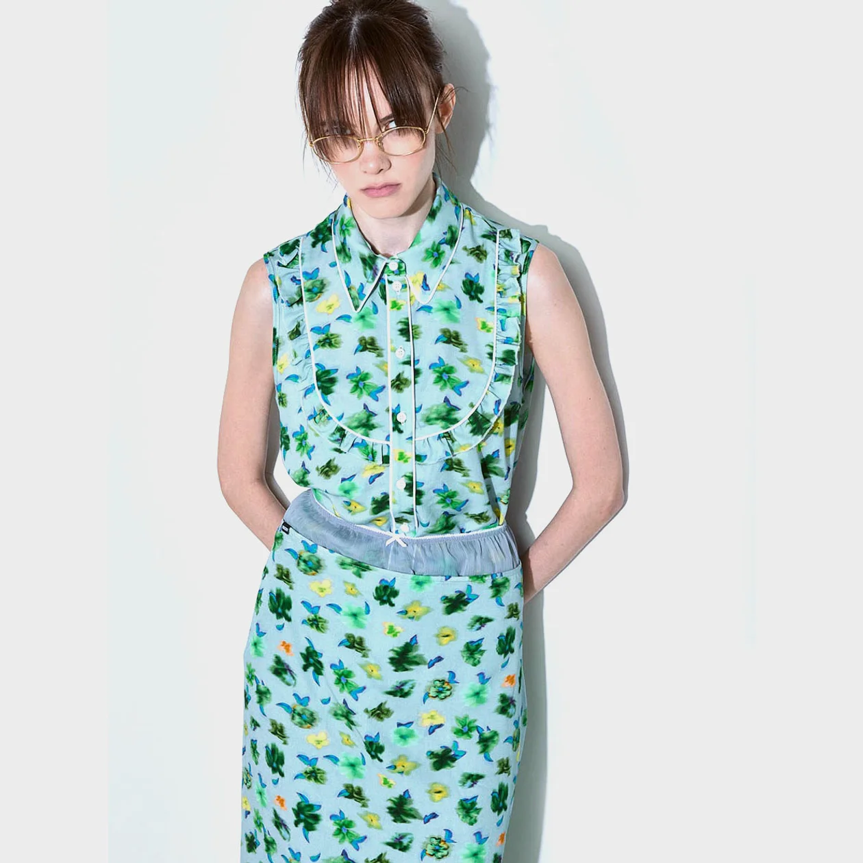 <a target="_blank" rel="noopener noreferrer" href="https://rogovshop.ru/dly-nee?product_id=1533">Костюм от Rogov</a>