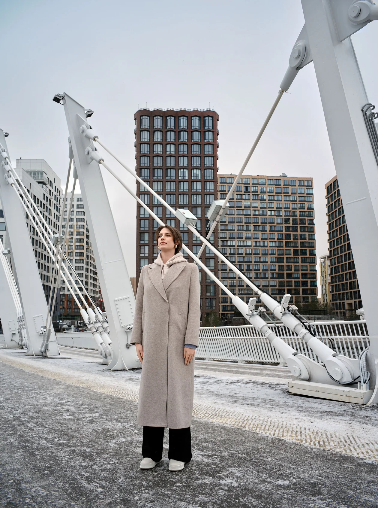 На Анне: пальто, «Снежная Королева»; капор, Baon; слипоны, Geox.