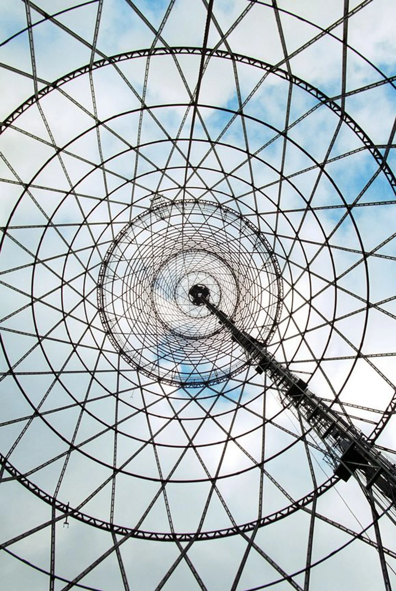 <span style="background-color:transparent;color:#000000;font-family:Arial,sans-serif;">&#x428;&#x443;&#x445;&#x43e;&#x432;&#x441;&#x43a;&#x430;&#x44f; &#x431;&#x430;&#x448;&#x43d;&#x44f;, 1922 &#x433;&#x43e;&#x434;, &#x438;&#x43d;&#x436;&#x435;&#x43d;&#x435;&#x440; &#x412;. &#x413;. &#x428;&#x443;&#x445;&#x43e;&#x432;. &#x424;&#x43e;&#x442;&#x43e;: </span><span style="background-color:rgb(255,255,255);color:rgb(102,102,102);font-family:arial, helvetica, clean, sans-serif;font-size:13px;">&#x414;&#x43c;&#x438;&#x442;&#x440;&#x438;&#x439; &#x42f;&#x43a;&#x43e;&#x432;&#x43b;&#x435;&#x432; / &#x424;&#x43e;&#x442;&#x43e;&#x431;&#x430;&#x43d;&#x43a; &#x41b;&#x43e;&#x440;&#x438;</span>