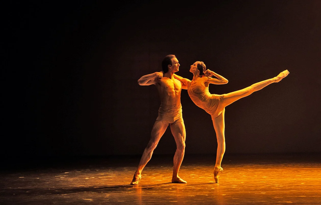 &#x421;&#x432;&#x435;&#x442;&#x43b;&#x430;&#x43d;&#x430; &#x417;&#x430;&#x445;&#x430;&#x440;&#x43e;&#x432;&#x430; &#x438; &#x410;&#x440;&#x442;&#x435;&#x43c;&#x438;&#x439; &#x411;&#x435;&#x43b;&#x44f;&#x43a;&#x43e;&#x432; &#x432; &#x434;&#x443;&#x44d;&#x442;&#x435; &#x438;&#x437; &#x431;&#x430;&#x43b;&#x435;&#x442;&#x430; &#xab;&#x41a;&#x430;&#x440;&#x430;&#x432;&#x430;&#x434;&#x436;&#x43e;&#xbb; &#x43d;&#x430; &#x43c;&#x443;&#x437;&#x44b;&#x43a;&#x443; &#x411;&#x440;&#x443;&#x43d;&#x43e; &#x41c;&#x43e;&#x440;&#x435;&#x442;&#x442;&#x438;, &#x445;&#x43e;&#x440;&#x435;&#x43e;&#x433;&#x440;&#x430;&#x444;&#x438;&#x44f; &#x41c;&#x430;&#x443;&#x440;&#x43e; &#x411;&#x438;&#x433;&#x43e;&#x43d;&#x446;&#x435;&#x442;&#x442;&#x438;. &#x418;&#x441;&#x442;&#x43e;&#x447;&#x43d;&#x438;&#x43a;: &#x414;&#x430;&#x43c;&#x438;&#x440; &#x42e;&#x441;&#x443;&#x43f;&#x43e;&#x432;