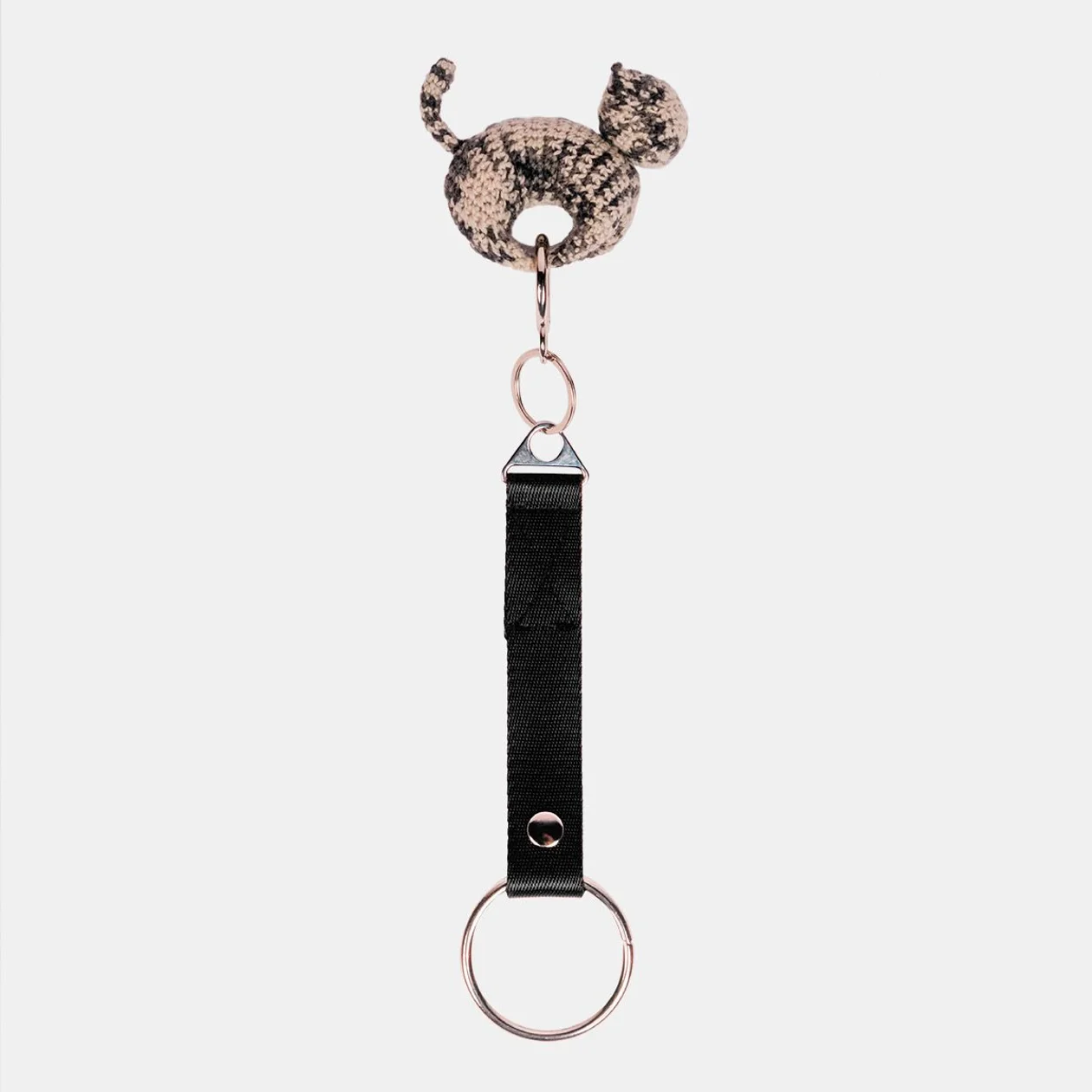 <a href="https://novayawear.com/product/knitted-keychain-gray#img0">Novaya</a>