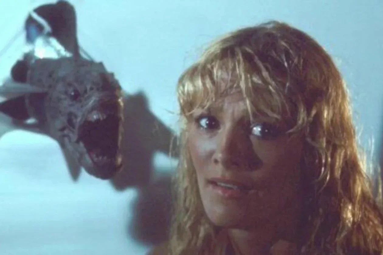 Кадр из фильма «Пираньи 2: Нерест»