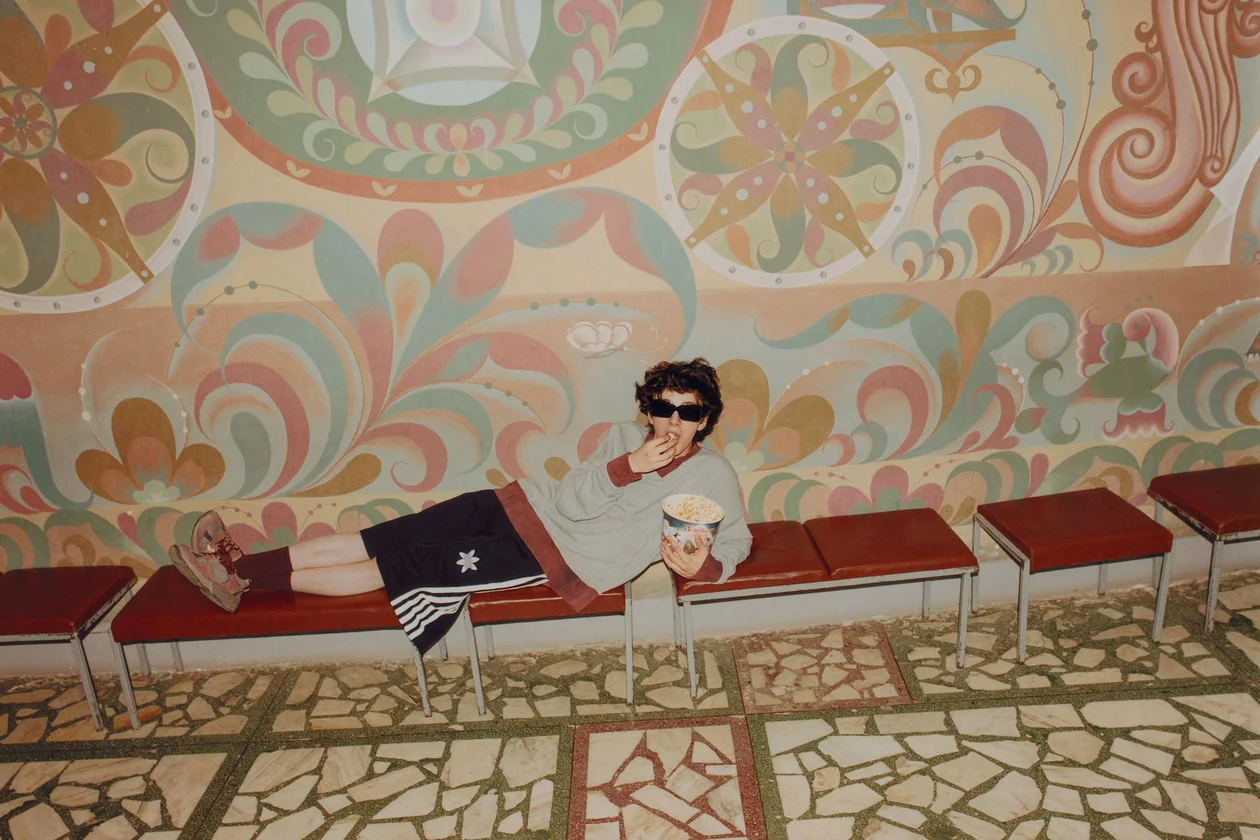 Мурал в фойе кинотеатра«Орленок»