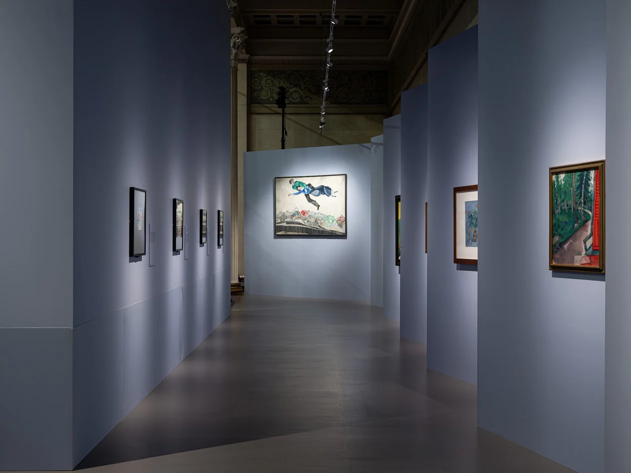 Экспозиция выставки «Марк Шагал. Радость земного притяжения»