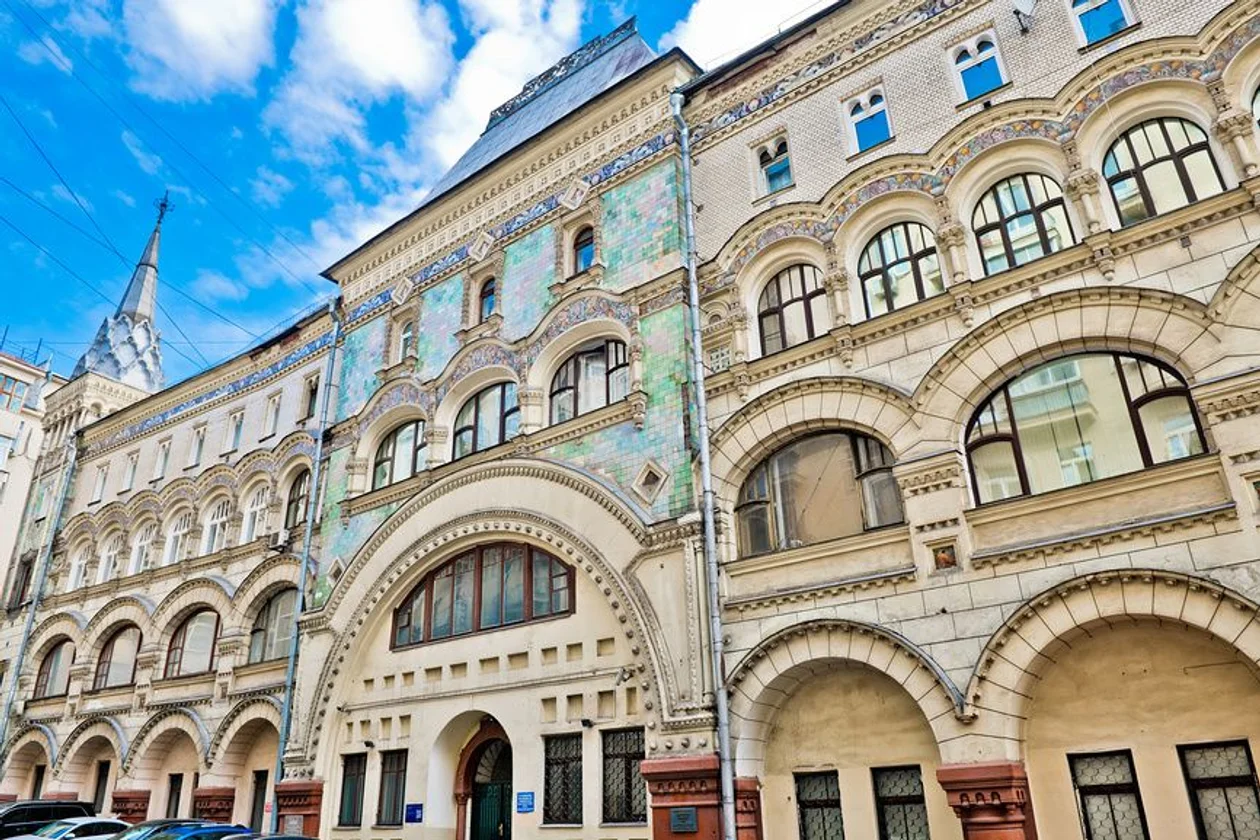 <span style="background-color:transparent;color:#000000;font-family:Arial,sans-serif;">&#x421;&#x430;&#x432;&#x432;&#x438;&#x43d;&#x441;&#x43a;&#x43e;&#x435; &#x43f;&#x43e;&#x434;&#x432;&#x43e;&#x440;&#x44c;&#x435;, 1907, &#x430;&#x440;&#x445;&#x438;&#x442;&#x435;&#x43a;&#x442;&#x43e;&#x440; &#x418;. &#x421;. &#x41a;&#x443;&#x437;&#x43d;&#x435;&#x446;&#x43e;&#x432;</span>