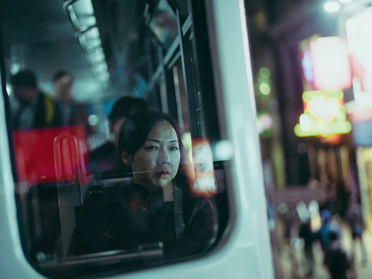 В гонконгском метро одиннадцать линий, включая скоростную Airport Express, из центра до аэропорта можно добраться за 25 минут. А на станциях Hong Kong и Kowloon есть стойки, где можно зарегистрироваться на рейс