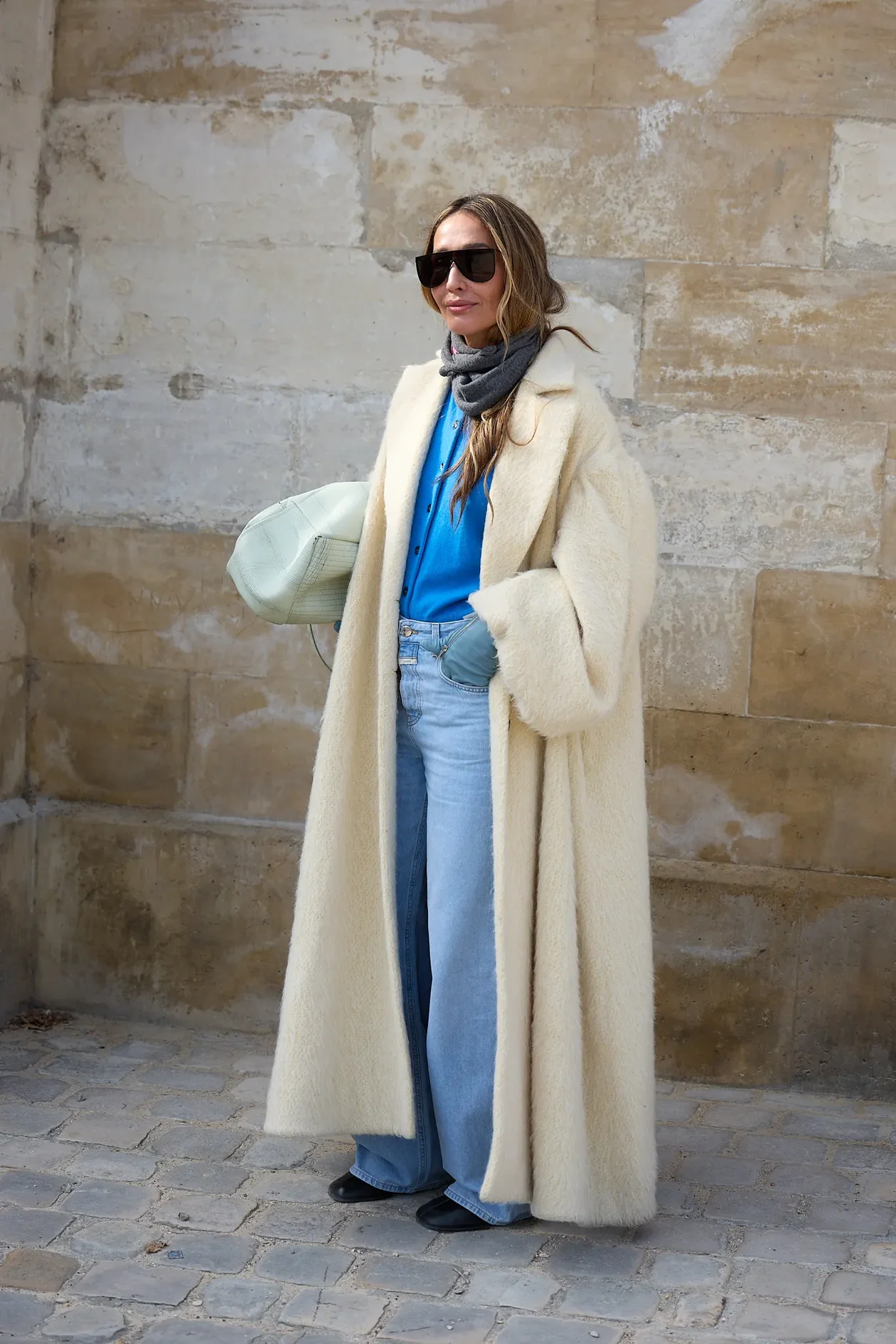 Тиани Кирилофф, журналист, совладелица Coco Y Maria. На ней пальто co.db, джинсы Closed, ботинки Phoebe Philo, очки Alaia, сумка Enes Antwerp