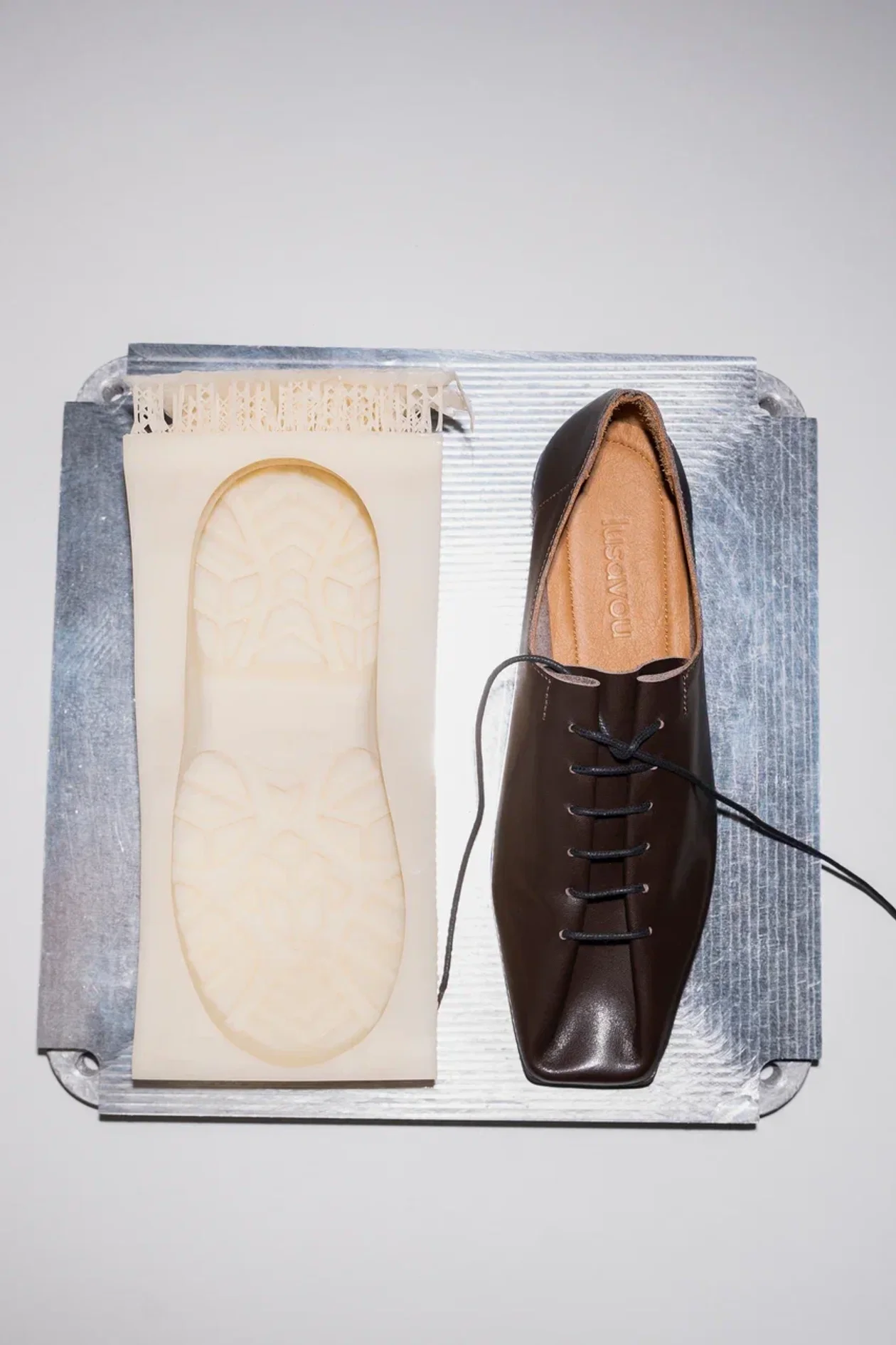 Где: центр аддитивного инжиниринга SIU System. Туфли, Lusavou