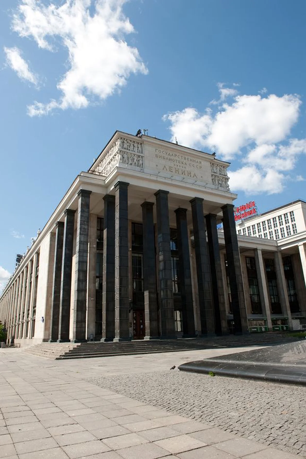 &#x424;&#x43e;&#x442;&#x43e;: <span style="background-color:rgb(255,255,255);color:rgb(102,102,102);font-family:arial, helvetica, clean, sans-serif;font-size:13px;">E. O. / &#x424;&#x43e;&#x442;&#x43e;&#x431;&#x430;&#x43d;&#x43a; &#x41b;&#x43e;&#x440;&#x438;</span>