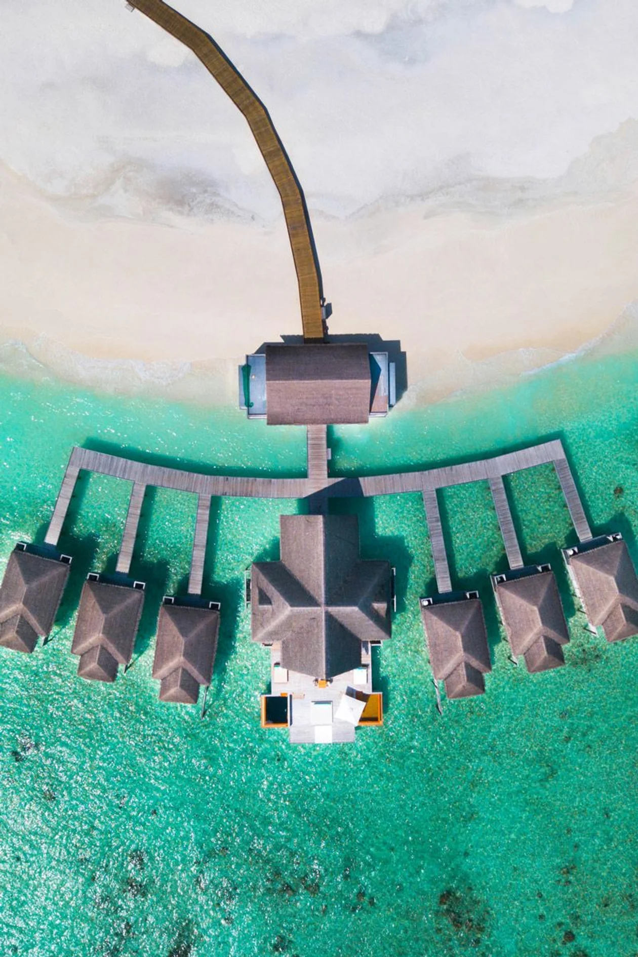 <span style="background-color:transparent;color:#000000;">Anantara Kihavah Maldives Villas. Источник: Unsplash</span>