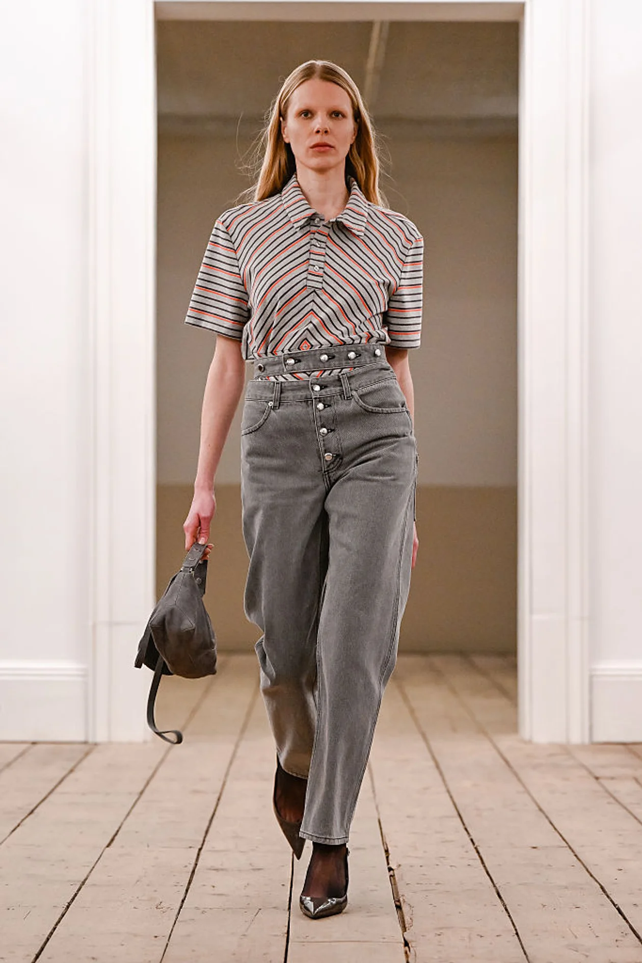 <span style="background-color:rgb(255,255,255);color:rgb(8,8,8);font-family:Lato, sans-serif;font-size:14px;">Eckhaus Latta fashion show </span>
