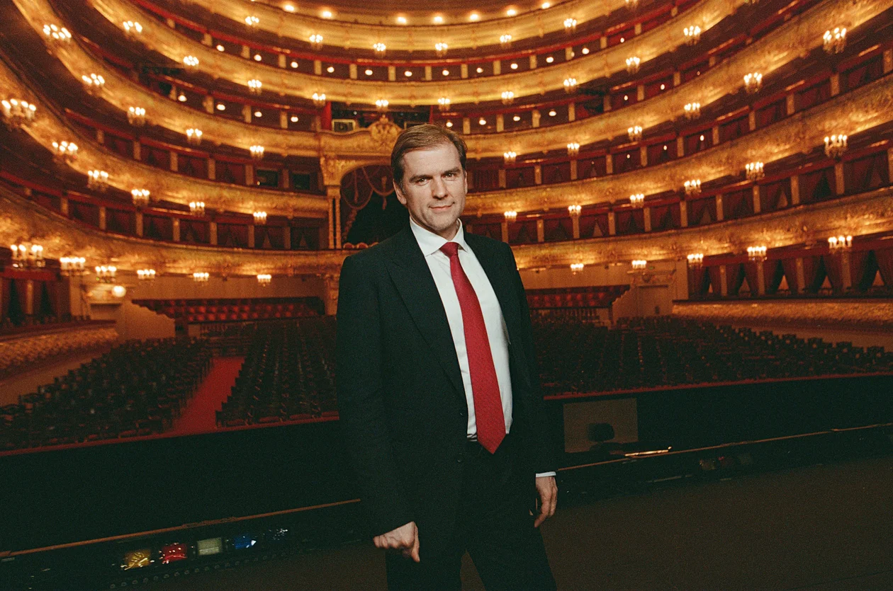 <span style="font-family:'Helvetica';font-size:12.00px;">Сергей Новиков на Исторической сцене Большого театра после спектакля«Семен Котко»</span>