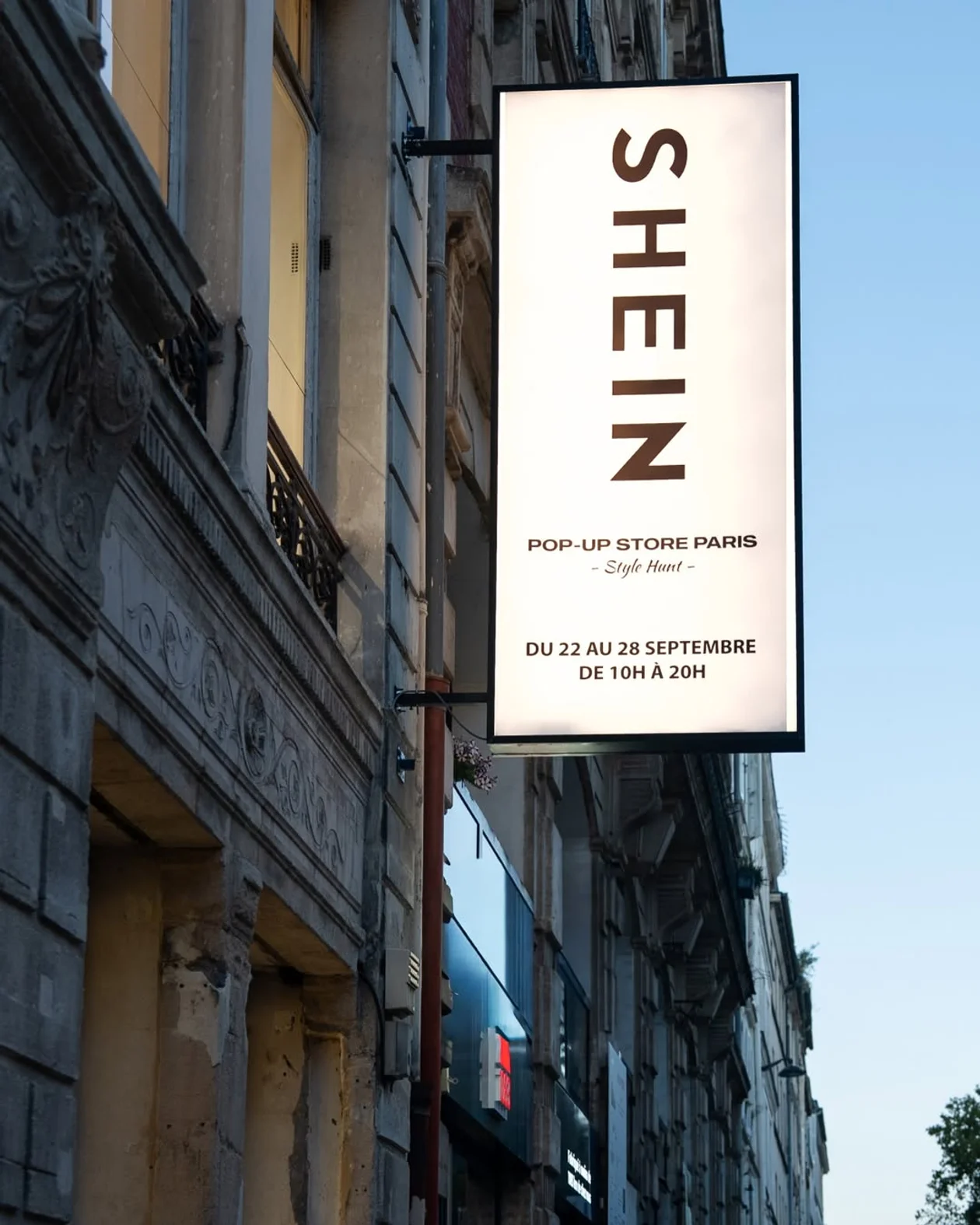 Вывеска pop-up-магазина Shein в Париже 