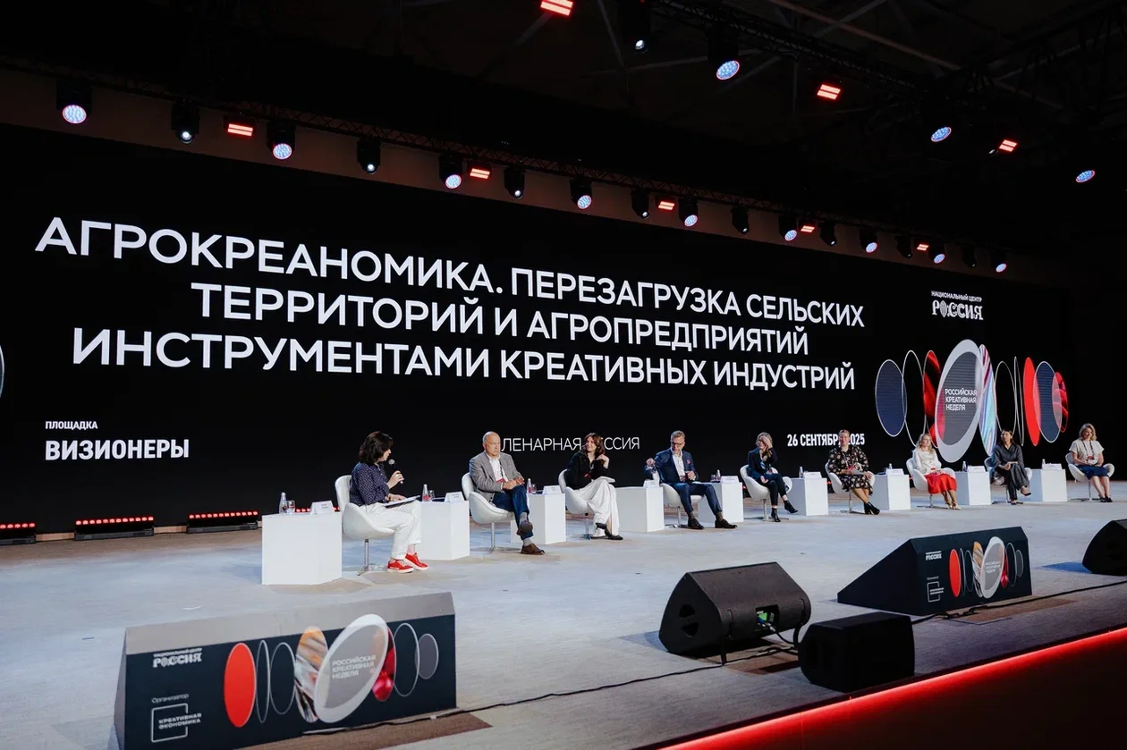 Спикеры сессии: Константин Абрамов, Дарья Решке, Алексей Андреев, Ирина Петровская, Ольга Сивкова, Мария Ратт, Наталья Воронкова и Алина Облыгина