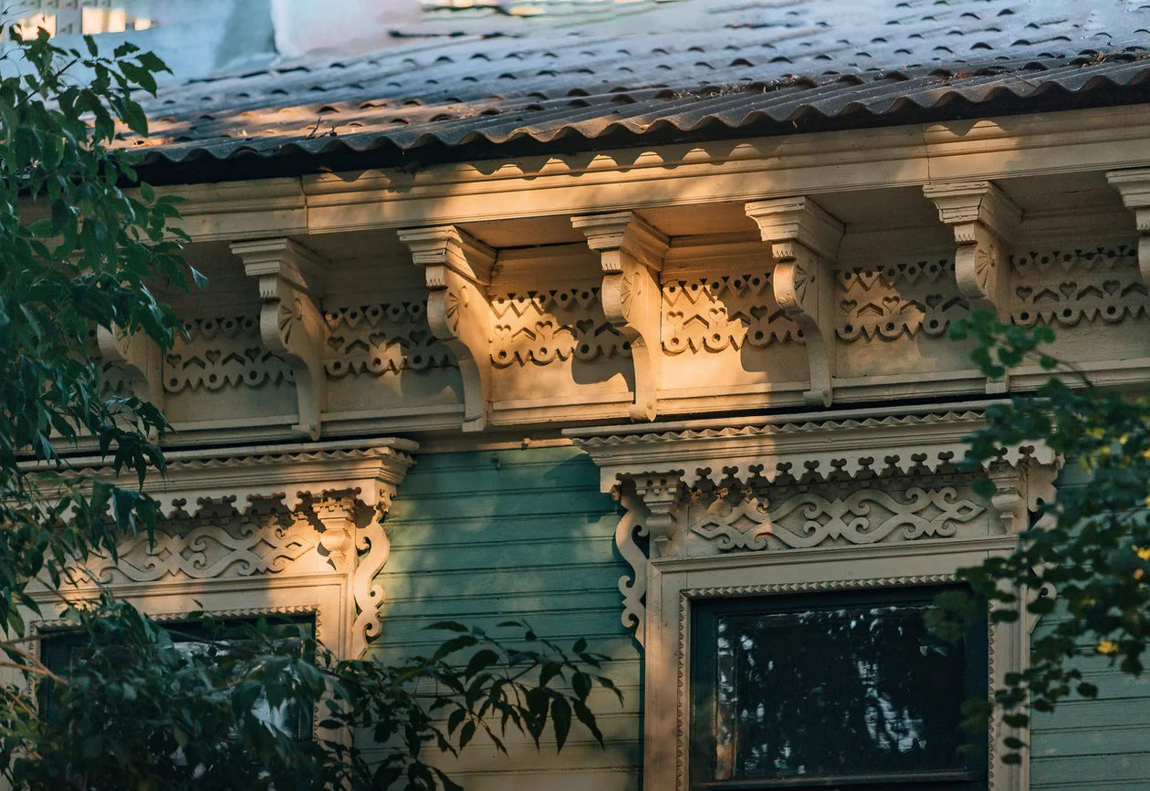 В «Заповедных кварталах» туриста встречает честно сохранившаяся историческая среда дореволюционного города с фотогеничными дворами, заборчиками, наличниками