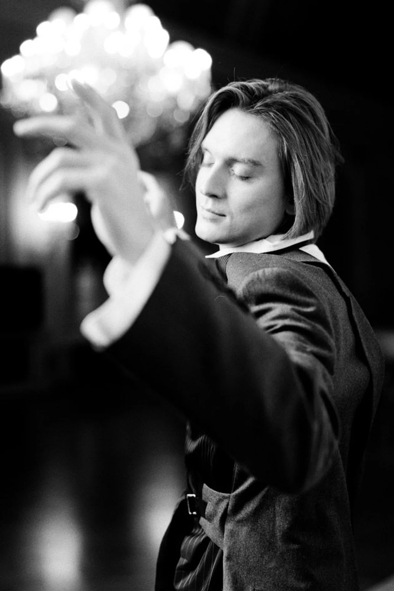 Пиджак и рубашка, <strong>ANN DEMEULEMEESTER</strong>, <strong>ЦУМ</strong>. Источник: Александр Калинин / Москвичка