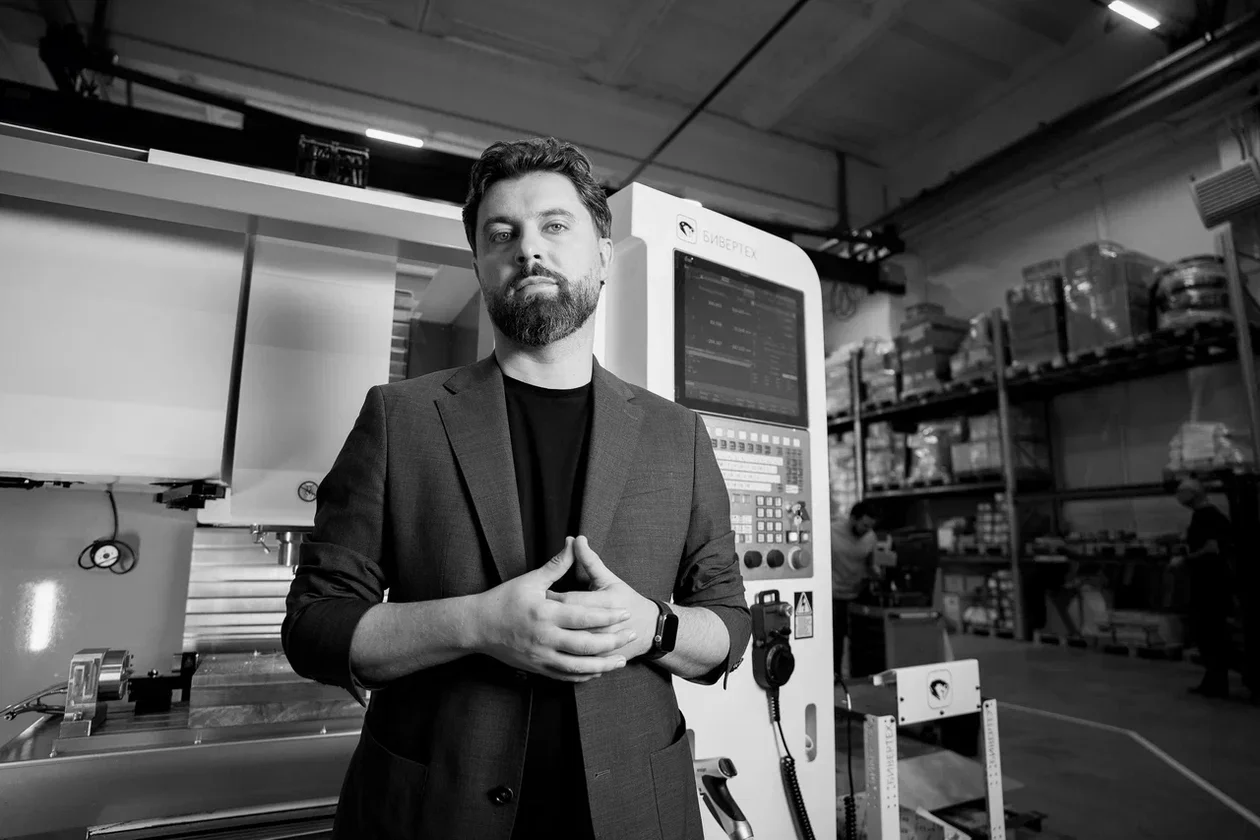 Роман Рожков: «В начале работы моя зарплата была 1800 рублей, а у Макса и Саши по 1200. Я коммерческий директор, поэтому ребята сказали, что я должен получать больше».