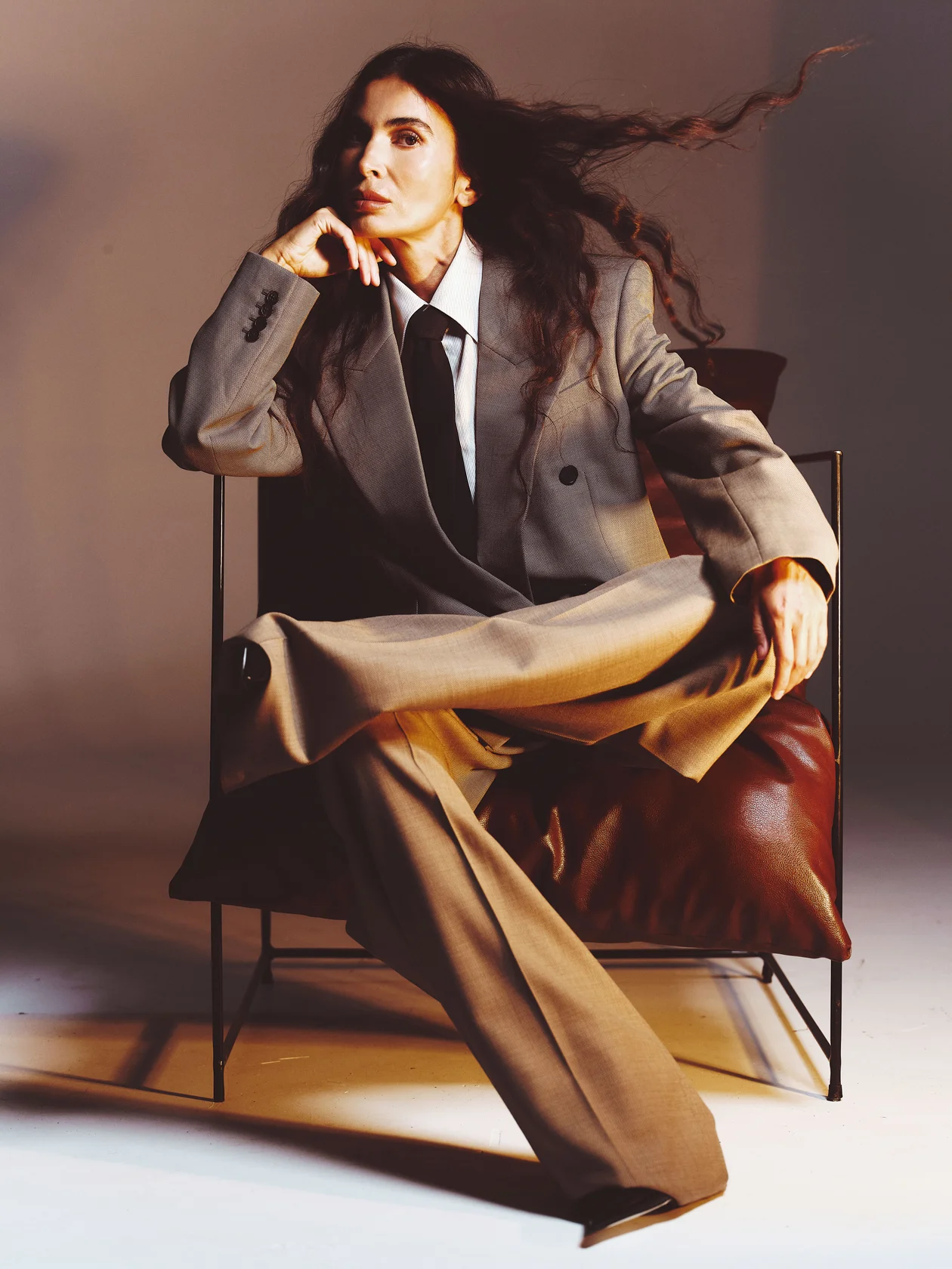 Костюм, рубашка и туфли, SAINT LAURENT, галстук, CORNELIANI, все ЦУМ