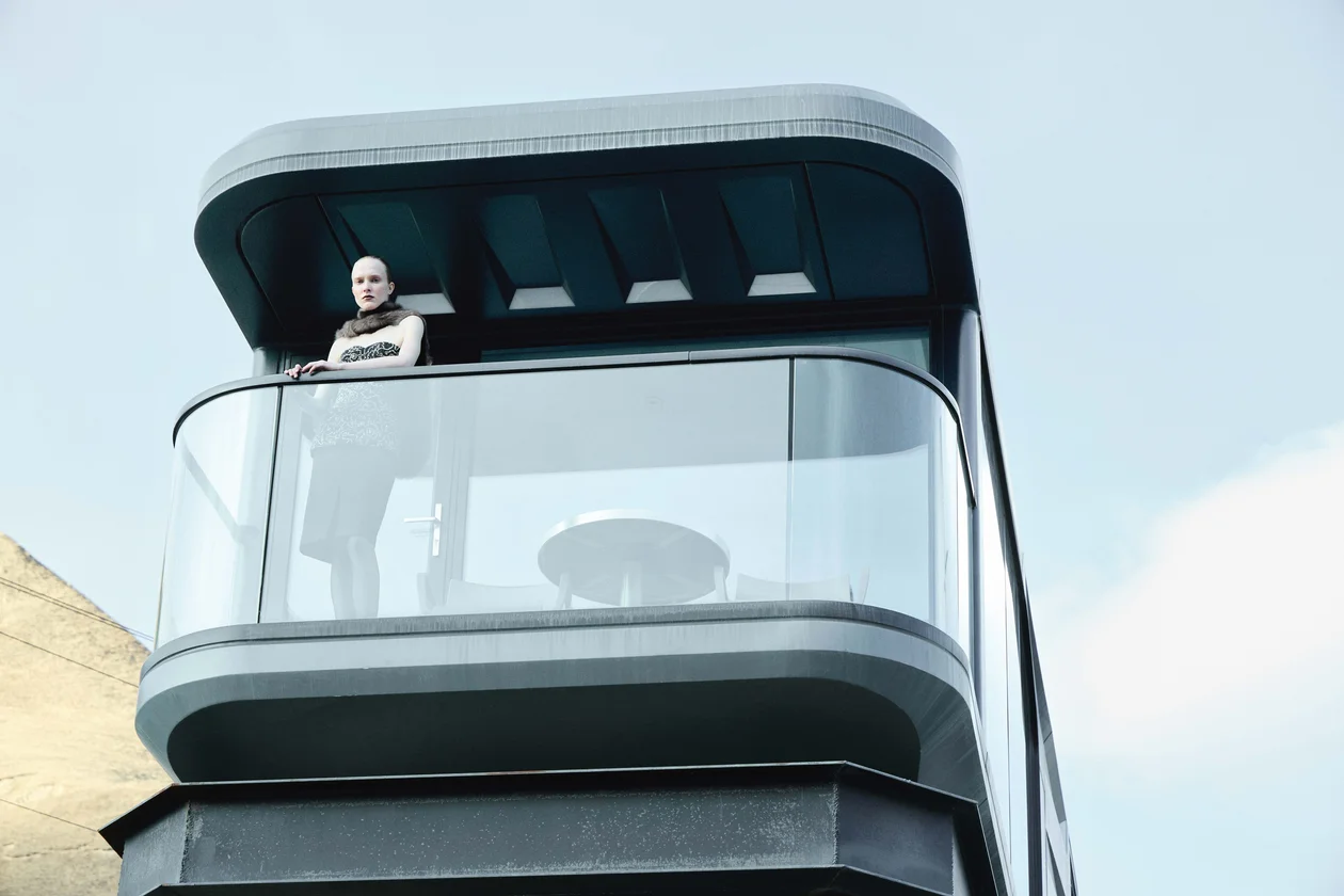 Корсет, Chanel, Vintage Voyage; юбка, Pastorale; горжетка, Luda Nikishina; колготки, Calzedonia