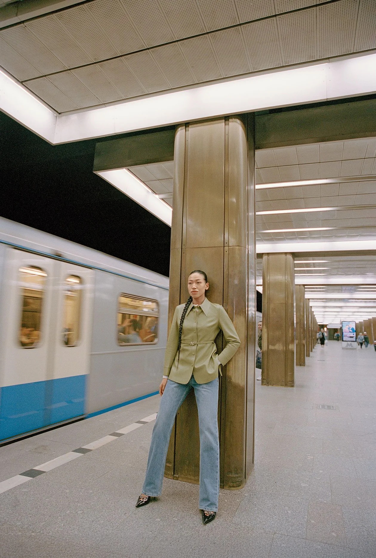 На Сиу: жакет ELLASSAY, BOSCO, ГУМ, лонгслив LIVIANA CONTI, джинсы MOSCHINO, все BOSCO, BOSCOVESNA, туфли LE SILLA, NO ONE