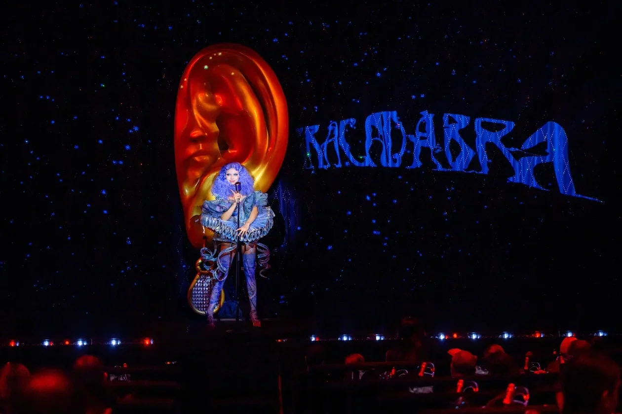 Шоу Abracadabra от Crave