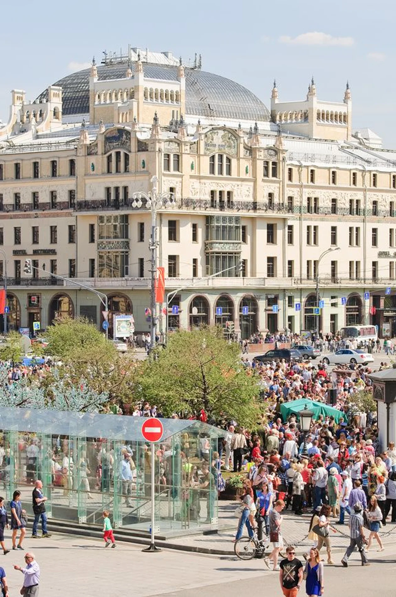 <span style="background-color:transparent;color:#000000;font-family:Arial,sans-serif;">&#x413;&#x43e;&#x441;&#x442;&#x438;&#x43d;&#x438;&#x446;&#x430; &#x201c;&#x41c;&#x435;&#x442;&#x440;&#x43e;&#x43f;&#x43e;&#x43b;&#x44c;&#x201d;, 1907 &#x433;&#x43e;&#x434;, &#x430;&#x440;&#x445;&#x438;&#x442;&#x435;&#x43a;&#x442;&#x43e;&#x440;&#x44b; &#x41b;. &#x41d;. &#x41a;&#x435;&#x43a;&#x443;&#x448;&#x435;&#x432;, &#x412;. &#x424;. &#x412;&#x430;&#x43b;&#x44c;&#x43a;&#x43e;&#x442;. &#x424;&#x43e;&#x442;&#x43e;: </span><span style="background-color:rgb(255,255,255);color:rgb(102,102,102);font-family:arial, helvetica, clean, sans-serif;font-size:13px;">&#x410;&#x43b;&#x451;&#x448;&#x438;&#x43d;&#x430; &#x41e;&#x43a;&#x441;&#x430;&#x43d;&#x430; / &#x424;&#x43e;&#x442;&#x43e;&#x431;&#x430;&#x43d;&#x43a; &#x41b;&#x43e;&#x440;&#x438;</span>