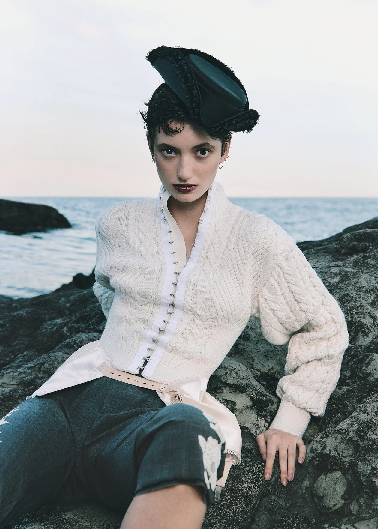 <span style="color:rgb(35,31,32);">На Софье: кардиган и брюки DANIIL ANTSIFEROV; шляпа LIA GUREEVA; серьги MERCURY</span>