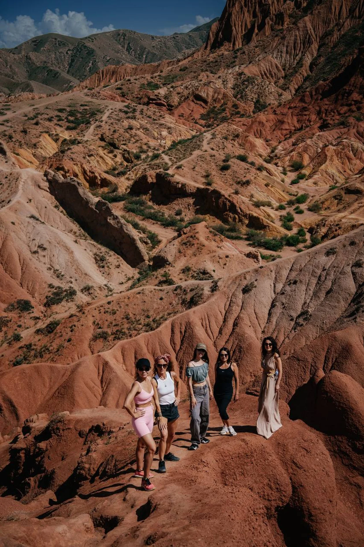 Красные скалы в Кыргызстане