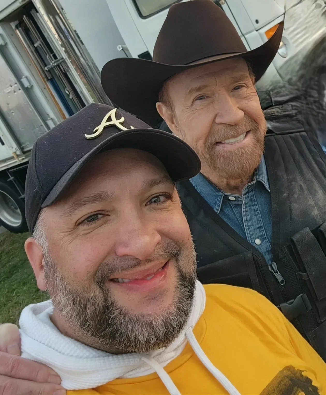 Чак Норрис на съемках фильма <span style="background-color:transparent;color:rgb(67,67,67);">«Самолет зомби»</span>