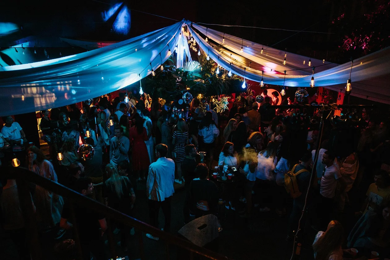 &#x418;&#x441;&#x442;&#x43e;&#x447;&#x43d;&#x438;&#x43a;: Lucky Dvor