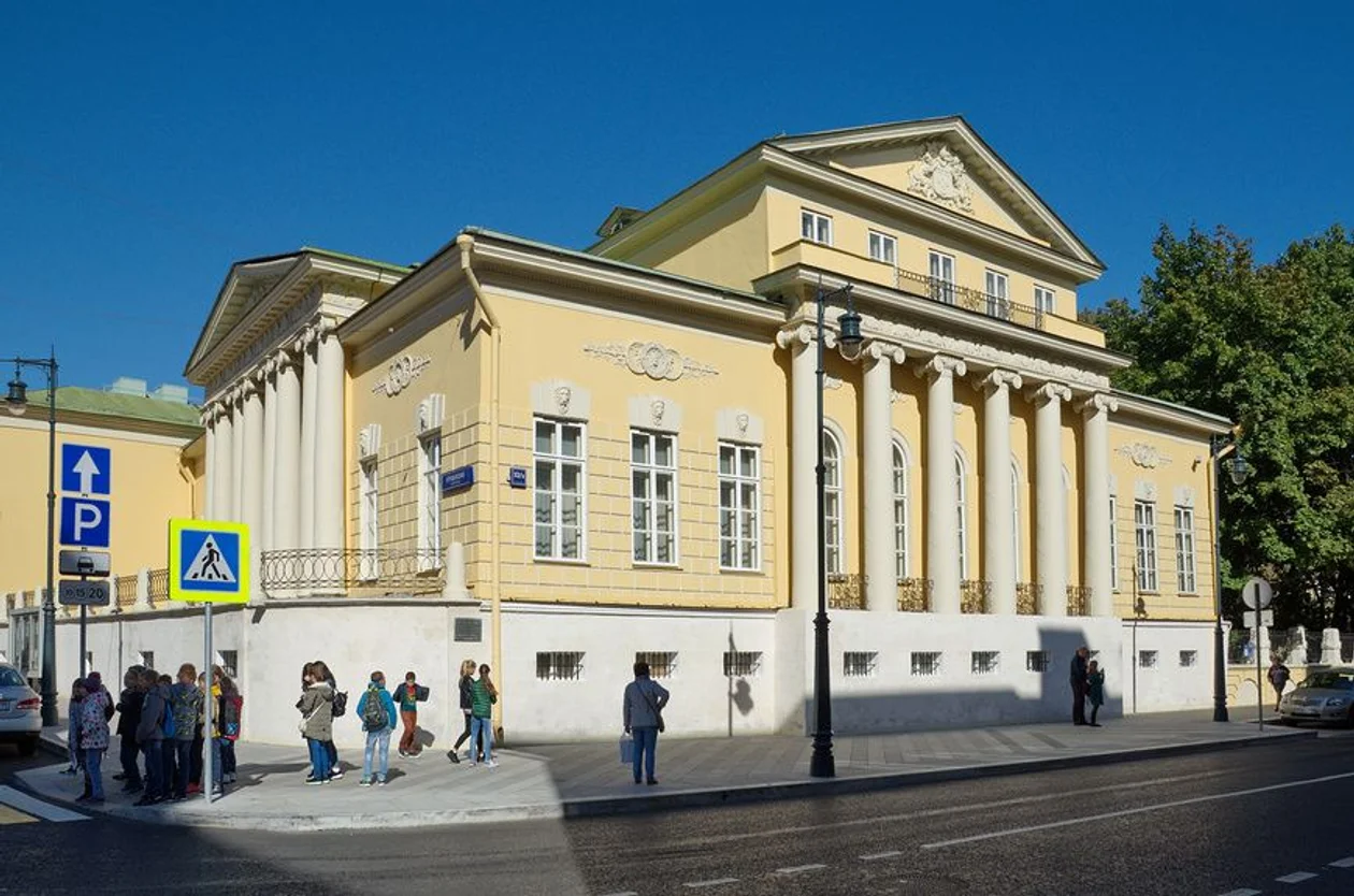 &#x41e;&#x441;&#x43e;&#x431;&#x43d;&#x44f;&#x43a; &#x43d;&#x430; &#x41f;&#x440;&#x435;&#x447;&#x438;&#x441;&#x442;&#x435;&#x43d;&#x43a;&#x435;, &#x41c;&#x43e;&#x441;&#x43a;&#x432;&#x430;, &#x43f;&#x440;&#x435;&#x434;&#x43f;&#x43e;&#x43b;&#x43e;&#x436;&#x438;&#x442;&#x435;&#x43b;&#x44c;&#x43d;&#x43e;, 1830-&#x435;. &#x424;&#x43e;&#x442;&#x43e;: &#x415;&#x43b;&#x435;&#x43d;&#x430; &#x41a;&#x43e;&#x440;&#x43e;&#x43c;&#x44b;&#x441;&#x43b;&#x43e;&#x432;&#x430; / &#x424;&#x43e;&#x442;&#x43e;&#x431;&#x430;&#x43d;&#x43a; &#x41b;&#x43e;&#x440;&#x438;