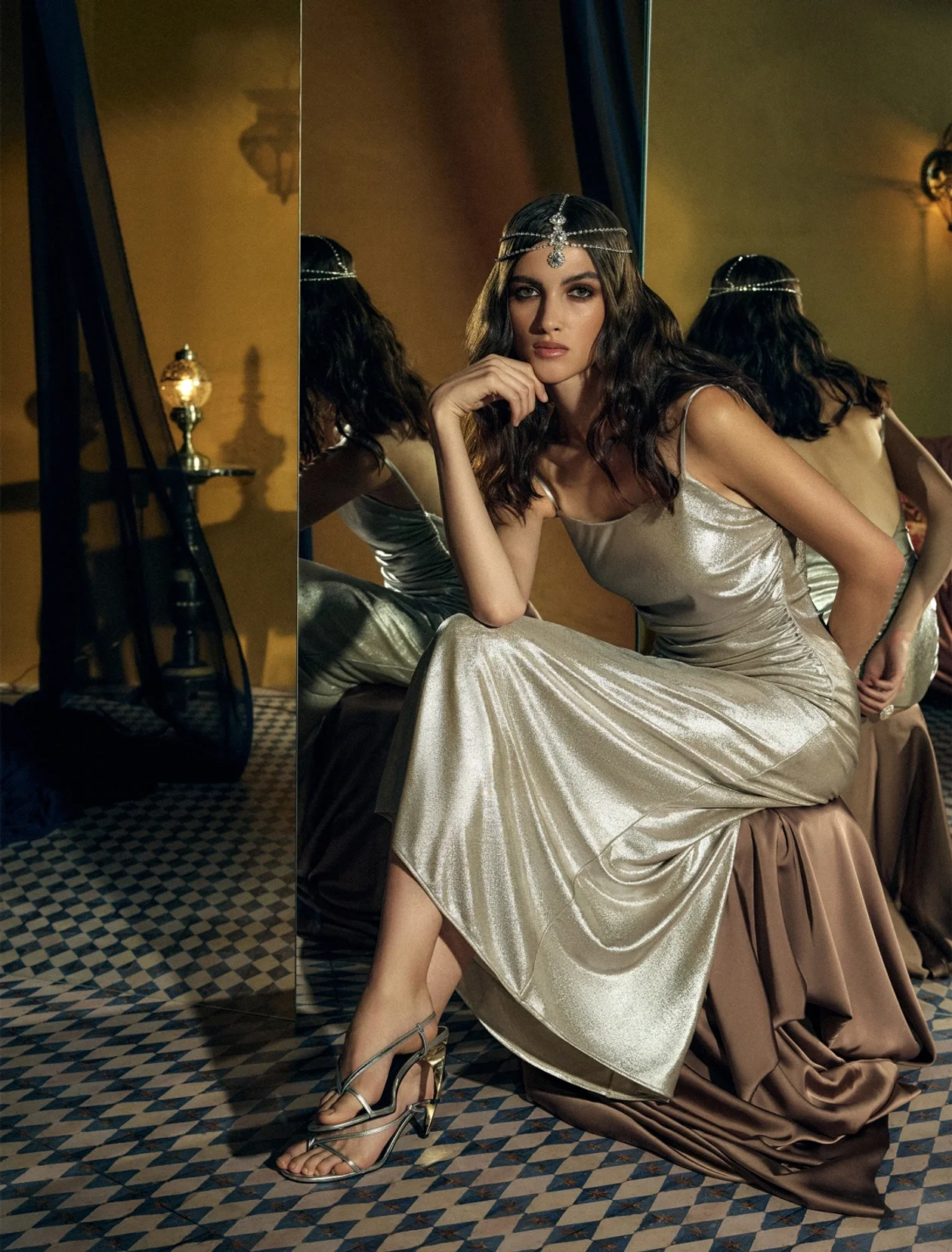 &#x41f;&#x43b;&#x430;&#x442;&#x44c;&#x435; &#x446;&#x432;&#x435;&#x442;&#x430; &#x448;&#x430;&#x43c;&#x43f;&#x430;&#x43d;&#x441;&#x43a;&#x43e;&#x433;&#x43e; &#x438;&#x437; &#x43d;&#x43e;&#x432;&#x43e;&#x433;&#x43e;&#x434;&#x43d;&#x435;&#x439; &#x43a;&#x43e;&#x43b;&#x43b;&#x435;&#x43a;&#x446;&#x438;&#x438; Idol