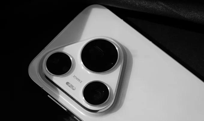 Стократный зум, сутки без розетки и камера-мечта: тестируем HUAWEI Pura 90s Pro Max 